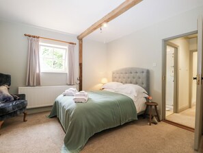 2 Schlafzimmer, individuell dekoriert, individuell eingerichtet