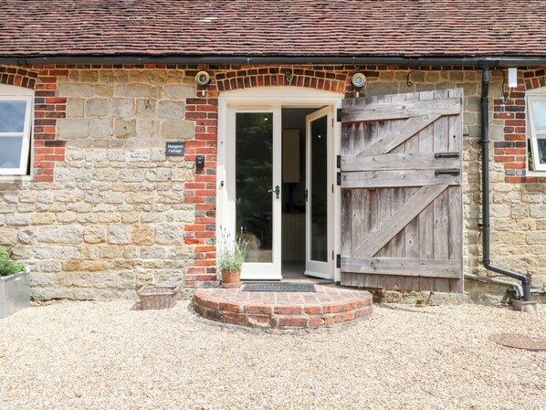 Exterior - Hungers Cottage (Petworth)