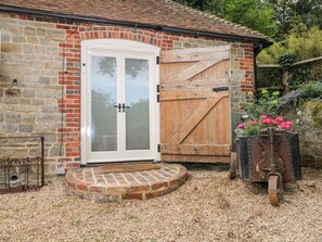 Exterior - Hungers Cottage (Petworth)