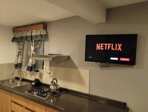 Kjøleskap, mikrobølgeovn og kokeplater