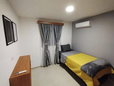 Bonita y Cómoda Casa a Minutos del Aeropuerto