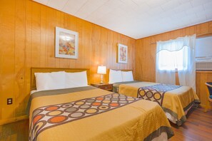 Family room with Kitchenette (2 Queen Bed with Pullout Bed) - Parkside Motel By OYO Meadville Conneaut Lake (Conneaut Lake)