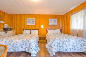 Family Room, 2 Queen Beds, Kitchenette - Parkside Motel By OYO Meadville Conneaut Lake (Conneaut Lake)