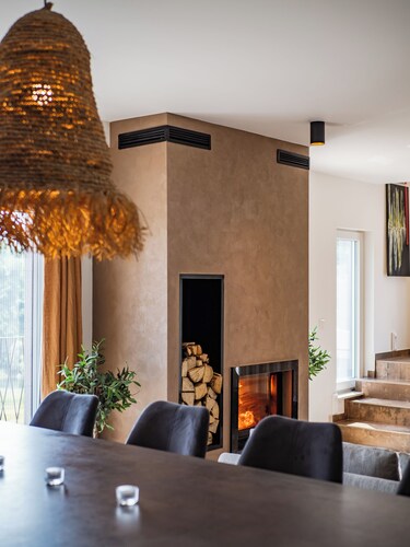 Villa with river view with indoor pool and sauna, jacuzzi, fireplace, barbecue 