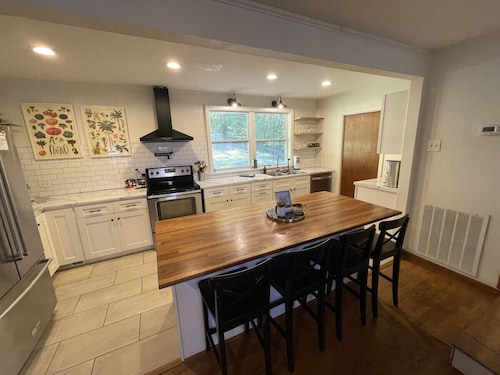 Mid-Century Gem in Holston Hills