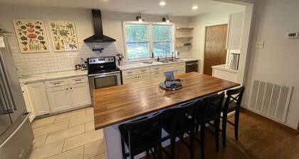 Mid-Century Gem in Holston Hills