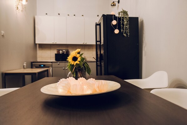 Réfrigérateur dans l'espace commun, micro-ondes dans l'espace commun