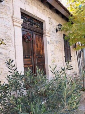 Exterior detail - Liakoto - One-Bedroom House (Pano Panagia)