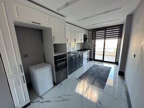 Frigobar, horno, lavavajillas, horno eléctrico