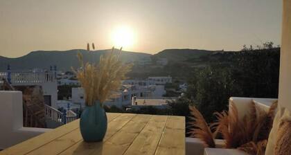 Lipsi Sands / House in the center of Lipsi Chora