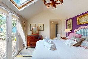 2 makuuhuonetta, silitysrauta/-lauta, vuodevaatteet