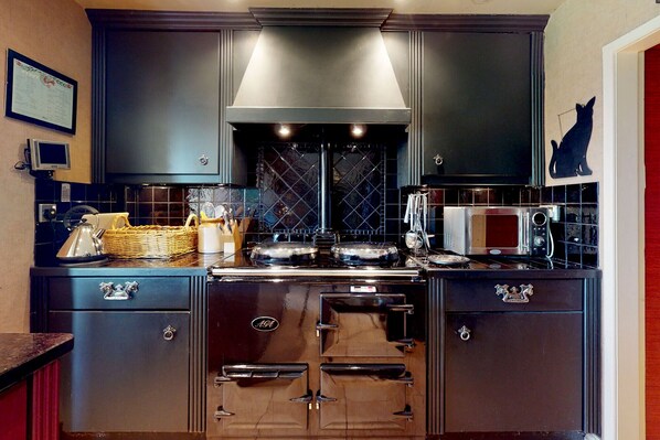 Kühlschrank, Mikrowelle, Ofen, Geschirrspüler