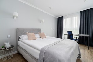 Apartment, 2 Bedrooms, 2 Bathrooms | 2 bedrooms, bed sheets - Modern Apartment With Parking by Renters (Kraków)
