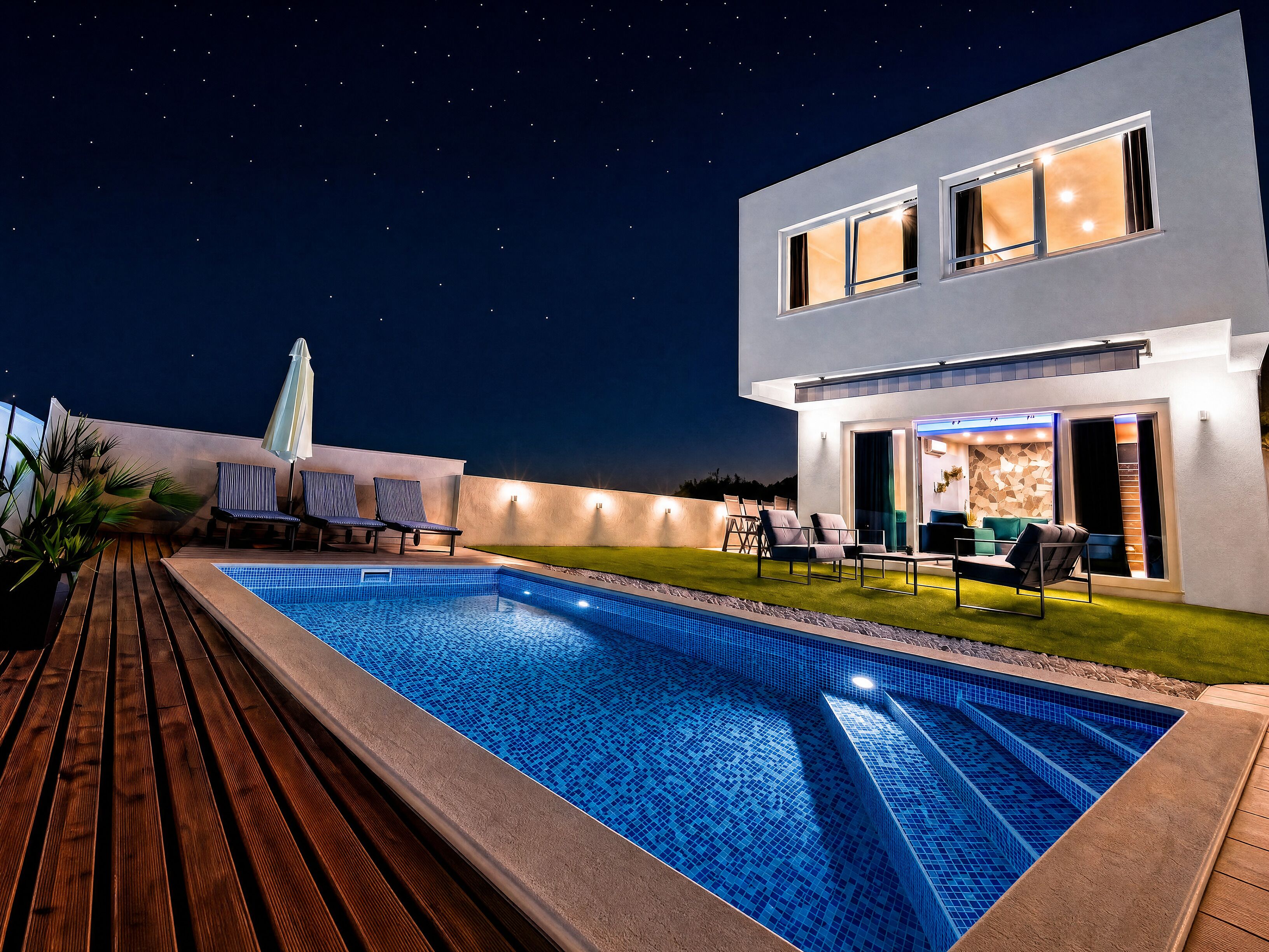 Outdoor pool, a heated pool
