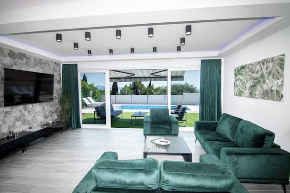 Smart TV, table football, ping pong