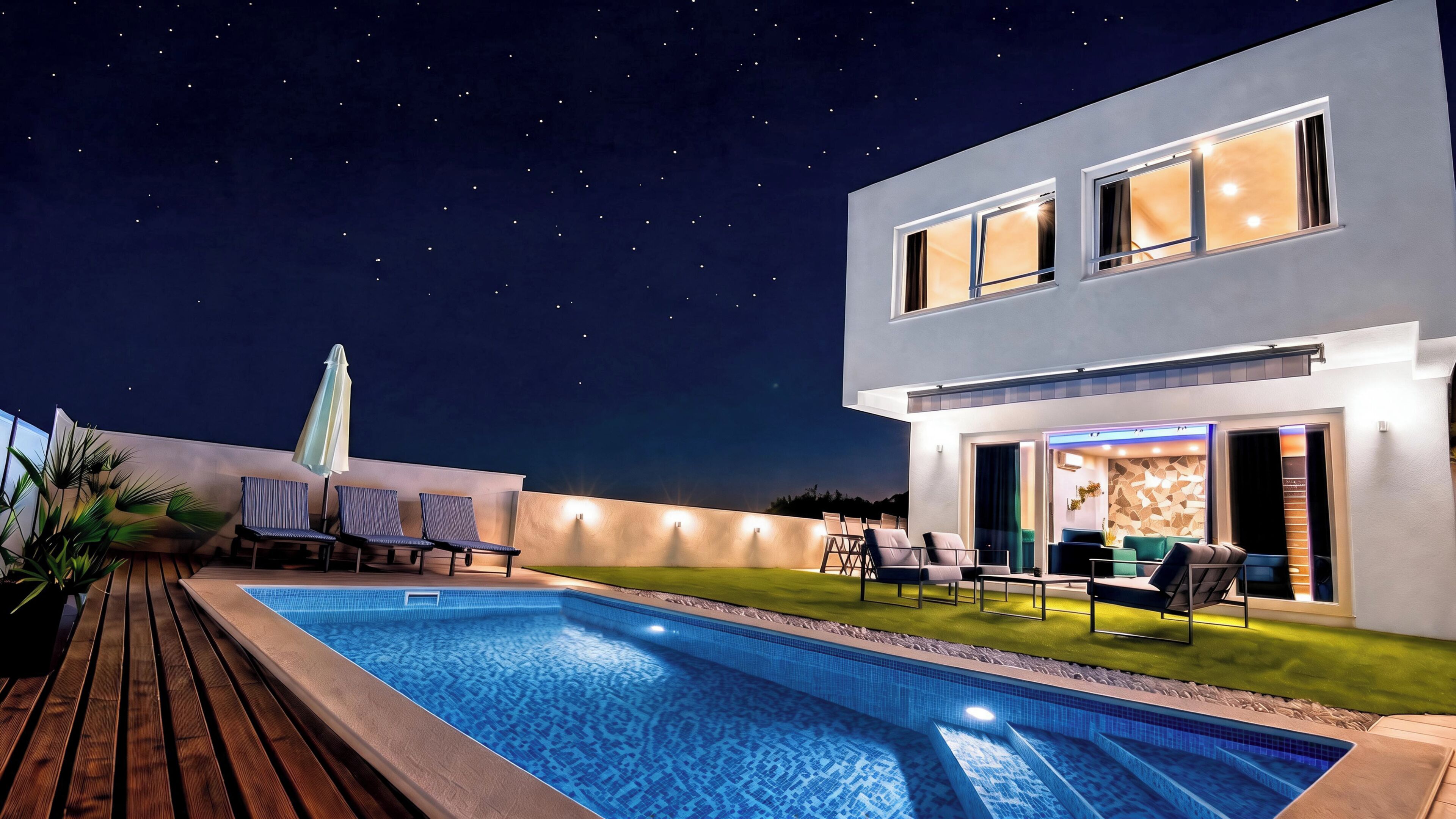 Outdoor pool, a heated pool