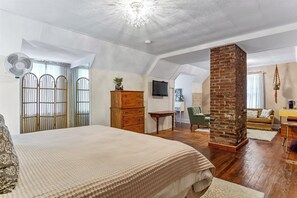 3 Schlafzimmer, Schreibtisch, Bügeleisen/Bügelbrett, Reisekinderbett