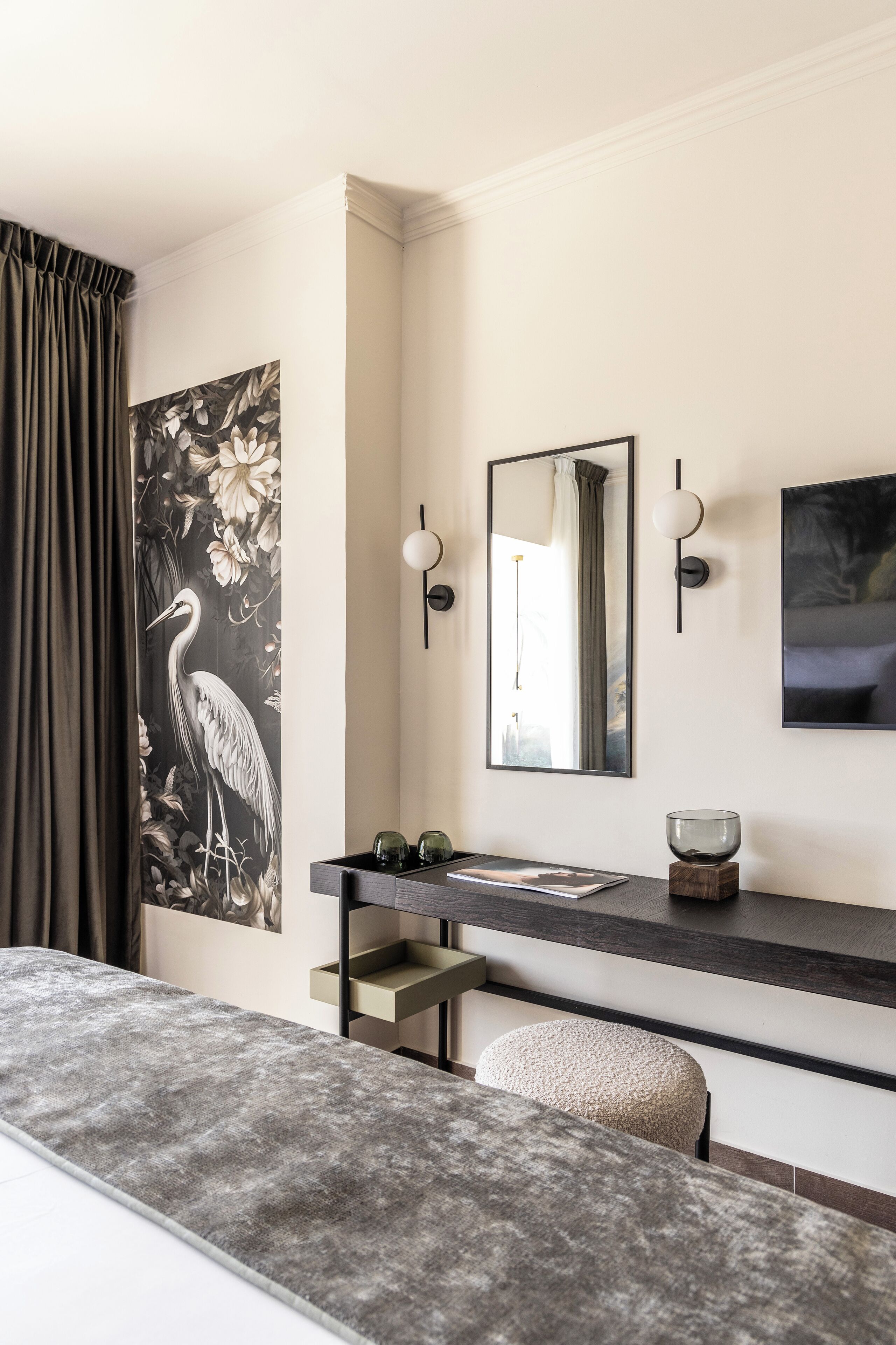 Deluxe Room, Sea View | Minibar, in-room safe, iron/ironing board (on request), WiFi (free)