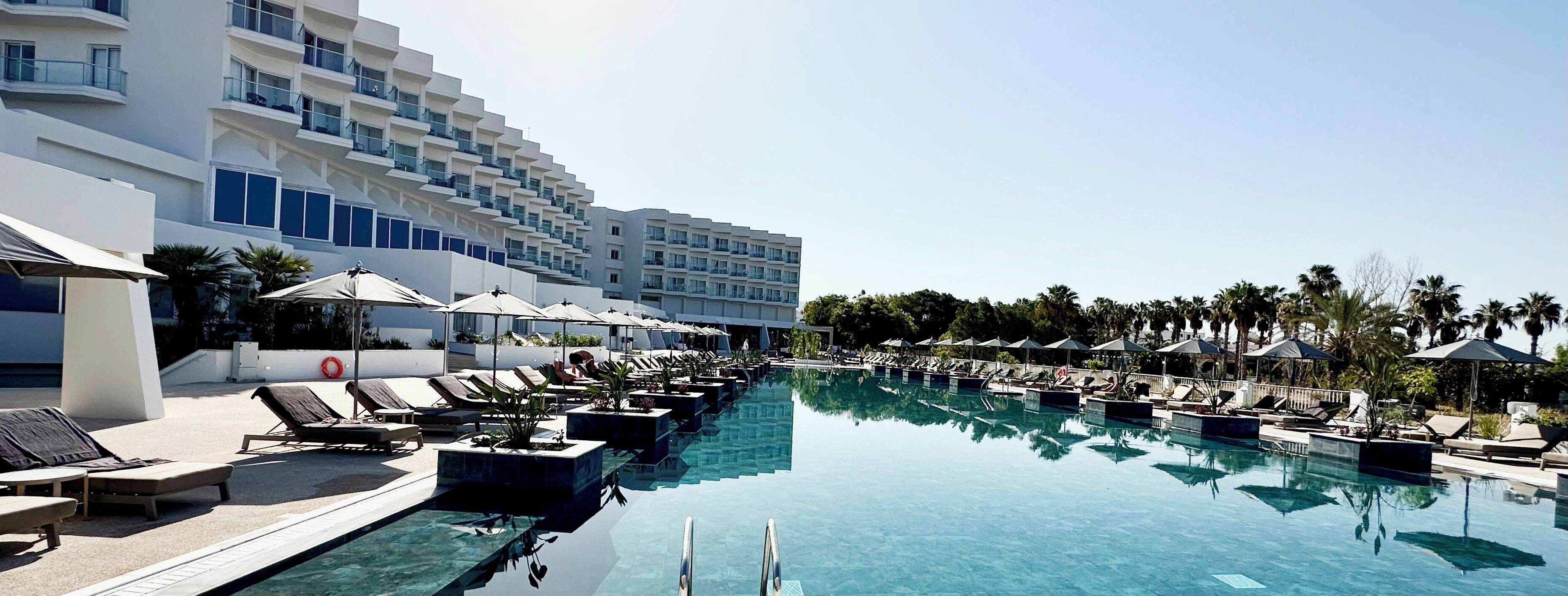 Innenpool, Außenpool (je nach Saison geöffnet)