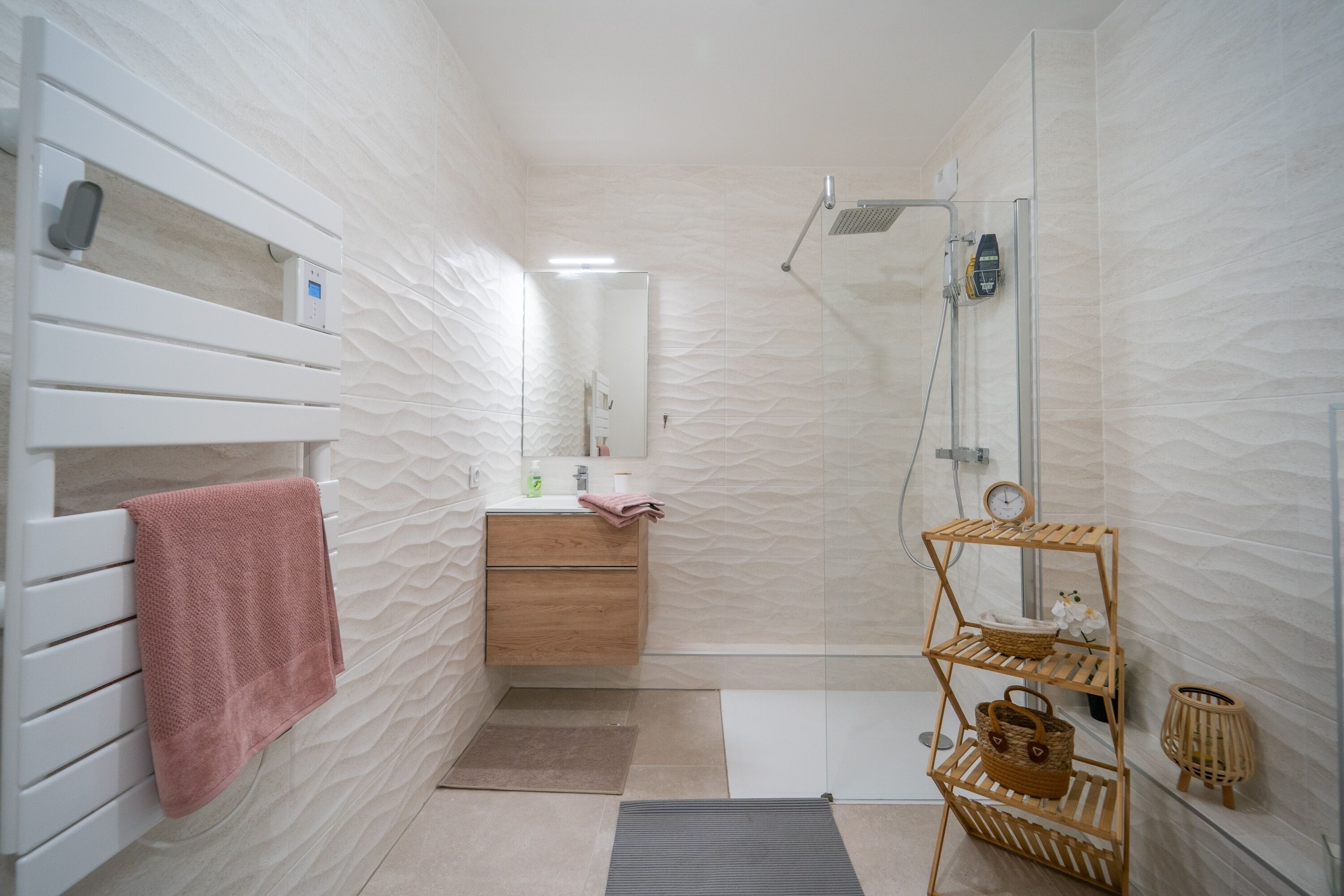 Gratis toiletartikelen, een haardroger, handdoeken