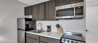 Steps to the Beach & Boardwalk! +Free Parking