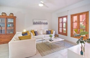 Living area - Seaside Escape Ideal for Remote Workers & Families (Marbella)