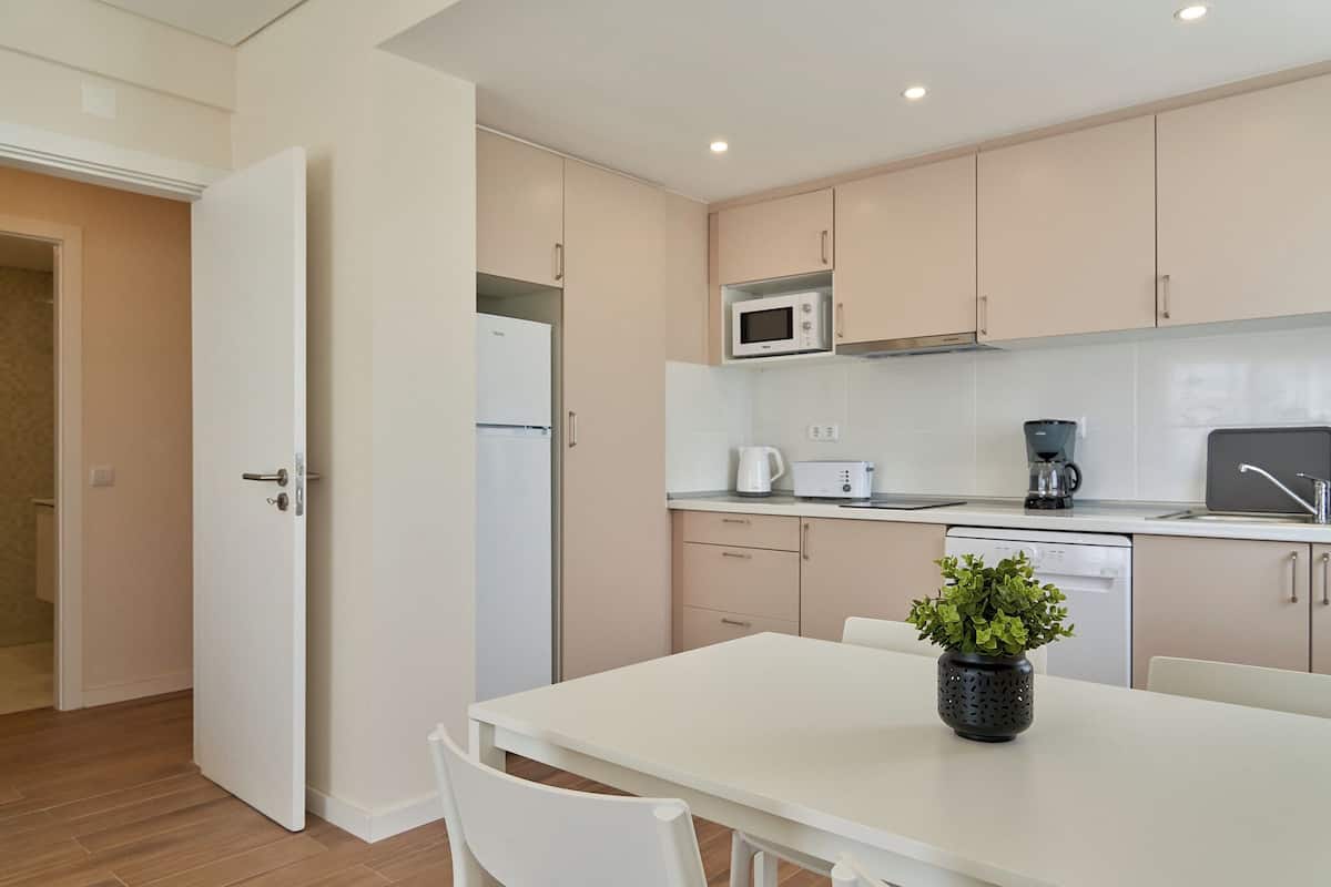 Fridge, microwave, toaster, cookware/dishes/utensils