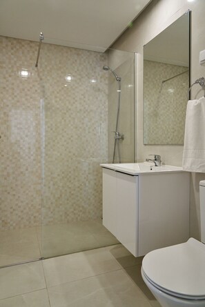 淋浴设施、坐浴桶、毛巾