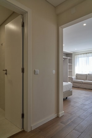 Deluxe Studio | Living area | 20-inch flat-screen TV with cable channels - LEGACY SUITES & APARTMENTS ALBUFEIRA AL (Albufeira)