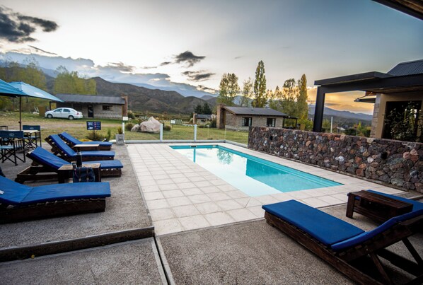 Sesongbasert utendørsbasseng