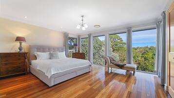 4 bedrooms, desk, iron/ironing board, travel cot