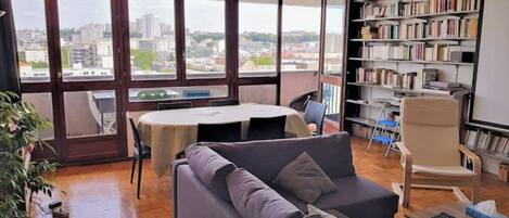 TV, DVD player, books, stereo