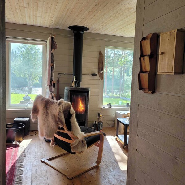 Interior - Barrets Place by the lake.  5 minutes from the Beach and Kayak centre (Storån)