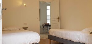 Iron/ironing board, WiFi, bed sheets - Appartement Avec Jardin, 100m de la mer (Houlgate)