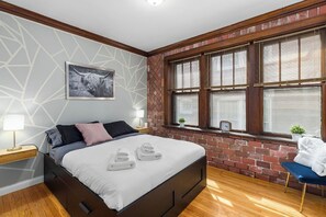 3 bedrooms, desk, iron/ironing board, free WiFi - Cheerful Charm, Ideal 4 Longer Stays, Fast WiFi (St. Louis)