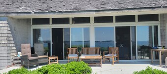 Beautiful Maine coastal home w/ hot tub and gourmet kitchen! Right on the water!