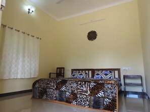 2 bedrooms, bed sheets - 5 minutes to the jawai safari park.  foods are organic and homely (Jawai Dam)