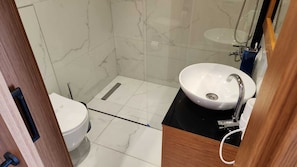 Classic Studio Suite | Bathroom | Hair dryer