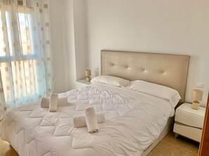 2 slaapkamers, een strijkplank/strijkijzer, gratis wifi, beddengoed