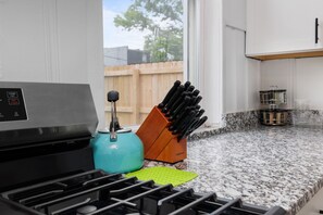 Fridge, microwave, oven, stovetop - Perfect 4 Longer Stays, Spacious, Comfortable (St. Louis)