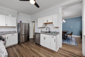 Fridge, microwave, oven, stovetop - Perfect 4 Longer Stays, Spacious, Comfortable (St. Louis)