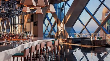 6 Restaurants; Mittagessen, Abendessen und Brunch werden serviert