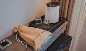 Individuell dekoriert, individuell eingerichtet, Schreibtisch