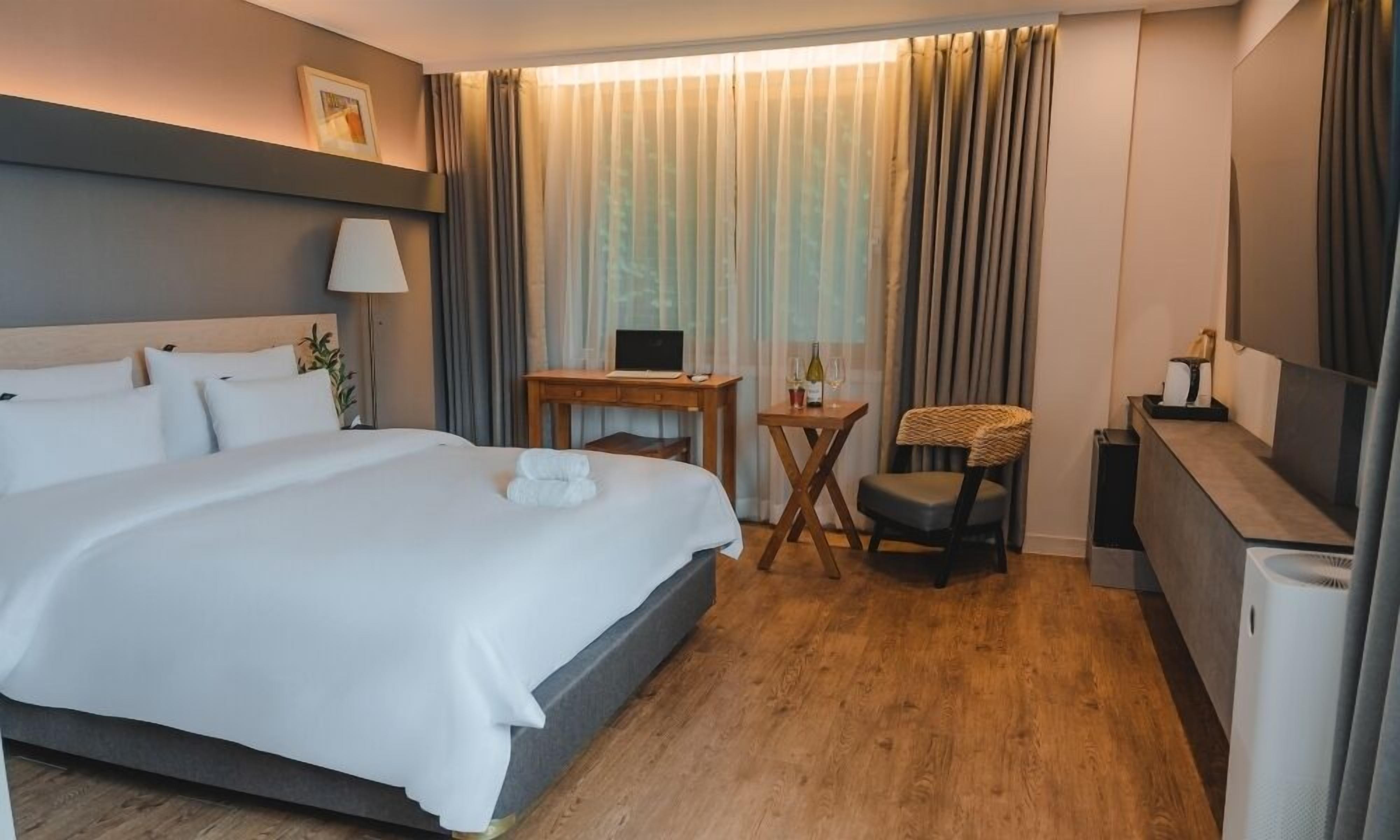 Deluxe Double Room | Individually decorated, individually furnished, desk, soundproofing