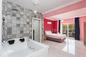 Bathtub, jetted bath, hair dryer, towels - Villa Sasha 1 - Four Bedroom Villa, Sleeps 10 (Ortaca)