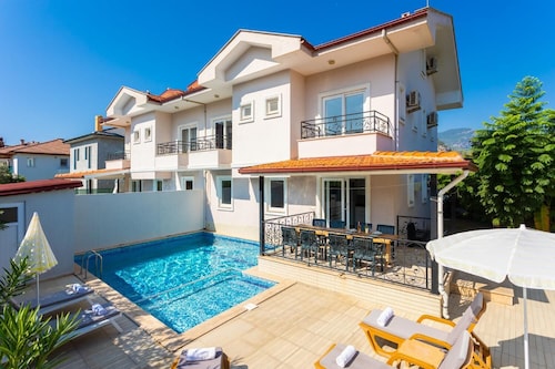Villa Ada 1 - Eight Bedroom Villa, Sleeps 16