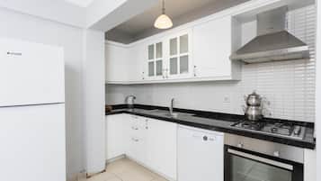 Een koelkast, een magnetron, een vaatwasser