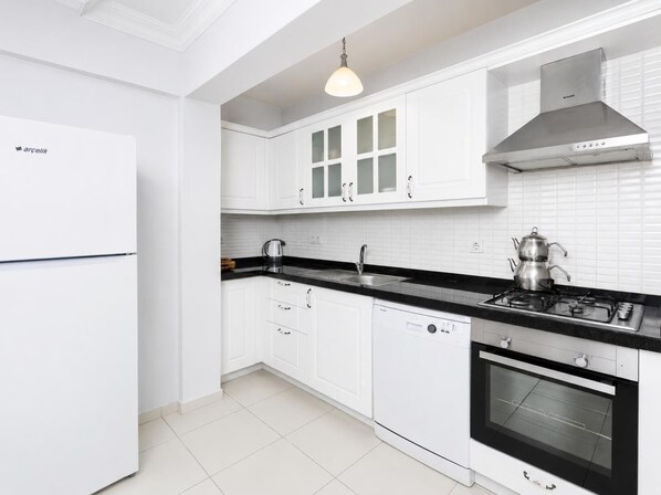 Kühlschrank, Mikrowelle, Geschirrspüler