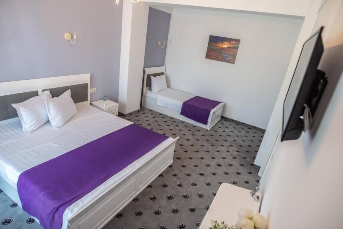 Executive Suite | WiFi (free), bed sheets