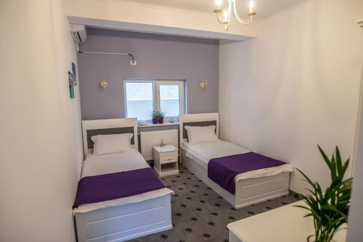 Economy Twin Room | WiFi (free), bed sheets